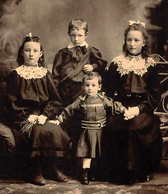 alex laurence and sisters