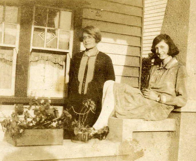 selina and florence 1933