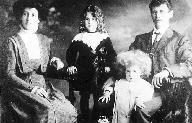 alice amy and family a in 1910